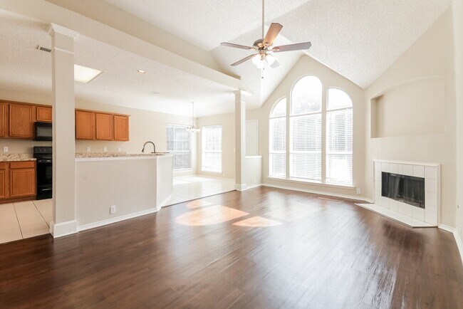 Building Photo - 742 River Oak Way