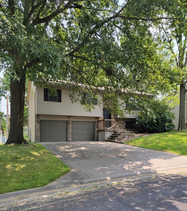 Building Photo - 3618 Santiago Dr