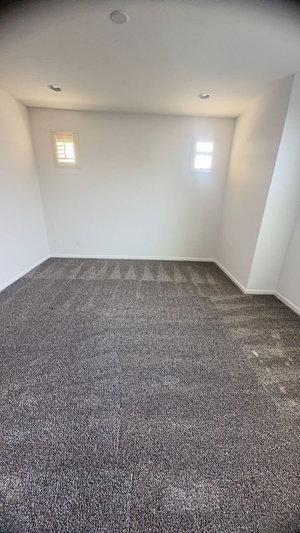 Building Photo - Riverbank!