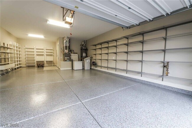 Building Photo - 2 Sugarberry Ln