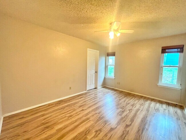 Building Photo - Spacious & Cozy 3/BR 2/BA Single Family Home in Austin!