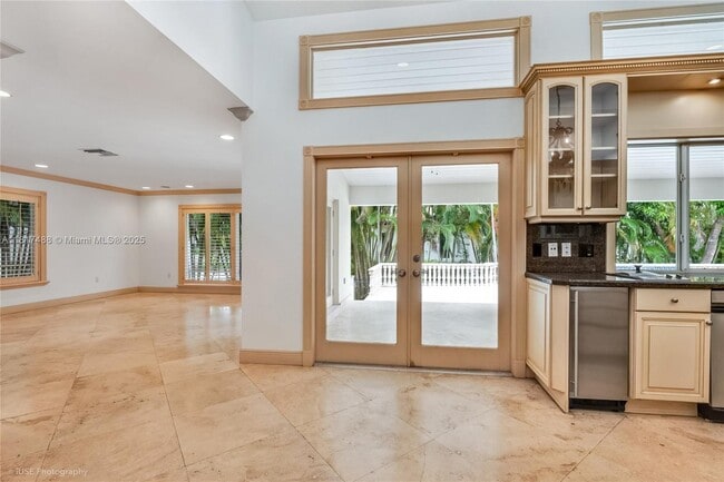 Building Photo - 236 Costanera Rd