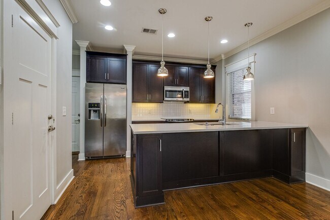 Building Photo - Beautiful build in Cleveland Park (Downtown Nashville)