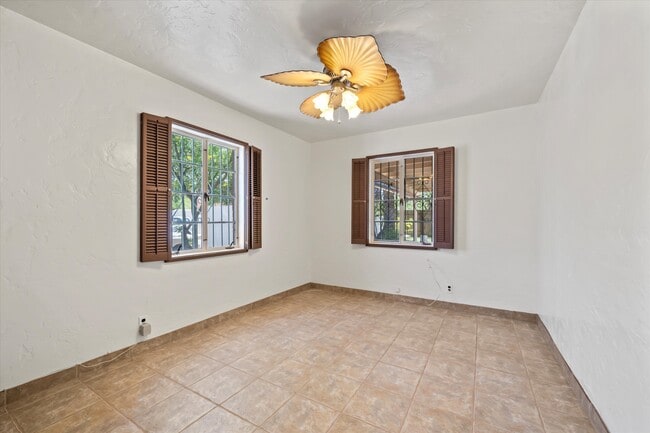 Building Photo - 2348 E Drachman St
