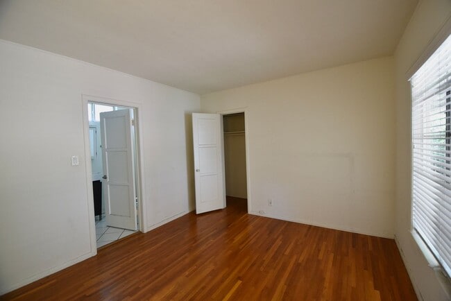 Building Photo - 11444 Riverside Dr