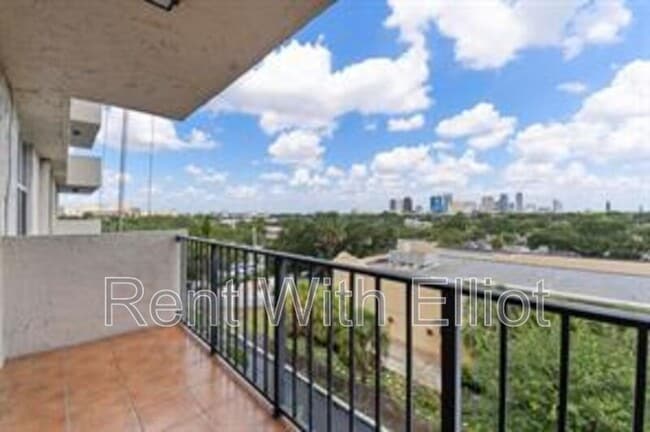 Building Photo - 1625 SE 10th Ave