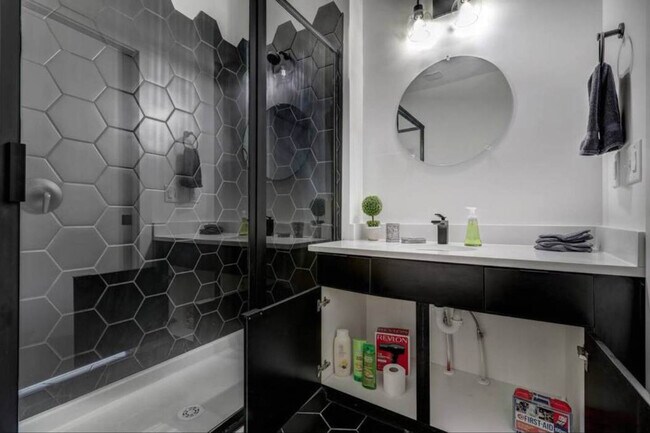 Building Photo - 940 Piedmont Ave NE