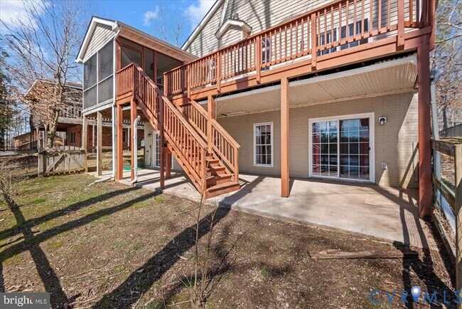 Building Photo - 686 Lake Caroline Dr