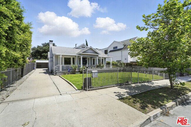 Building Photo - 1054 S Plymouth Blvd