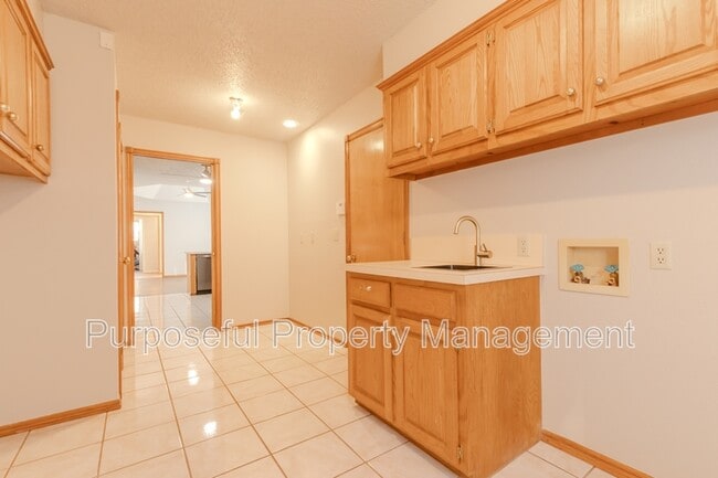 Building Photo - 1401 Harding Ave