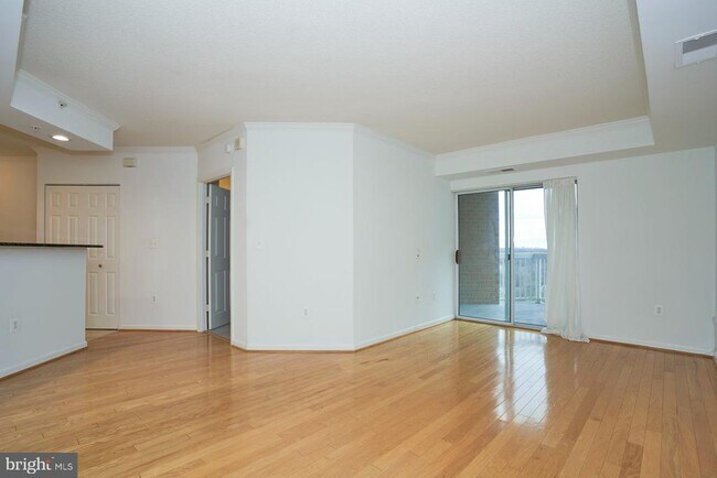 Building Photo - 3101 N Hampton Dr