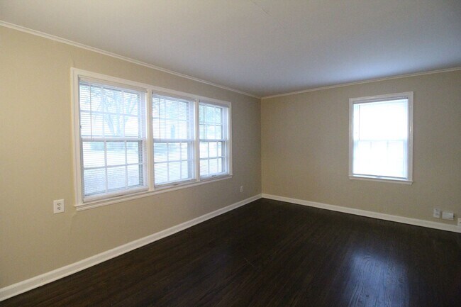 Building Photo - April FREE On This 1 Bedroom 1 Bath Duplex in Navy Hill Area in Olathe