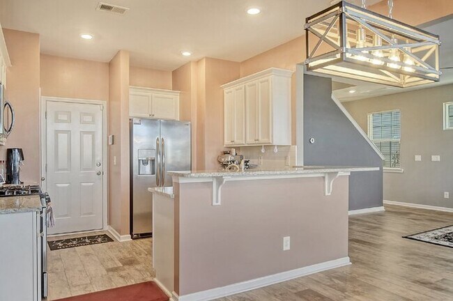 Building Photo - 838 Redbud Ln