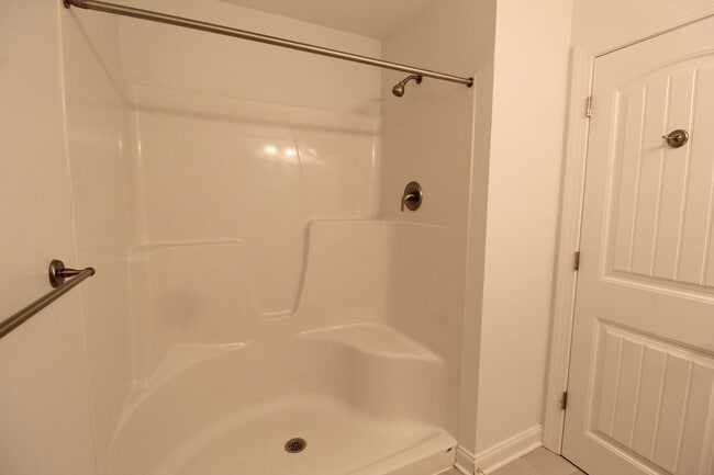 Building Photo - 3 Bedroom 2.5 Townhome Available Now!
