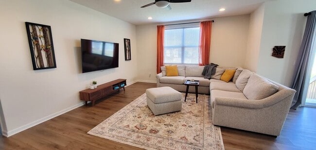 Building Photo - Gorgeous 4 beds 2.5 baths in Johnstown