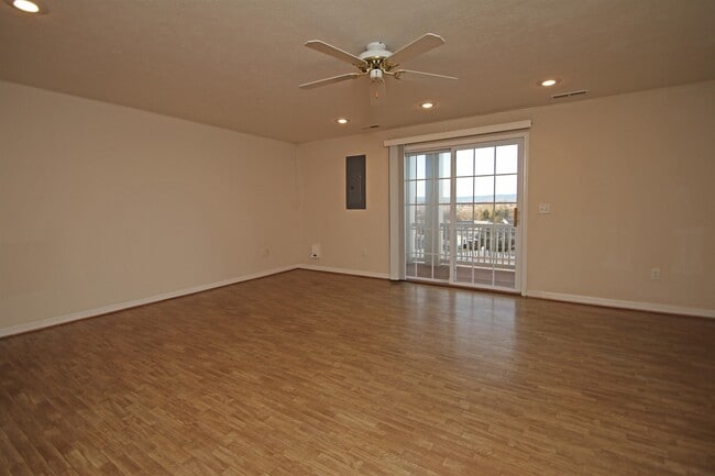 Building Photo - 1214 Old Richmond Circle