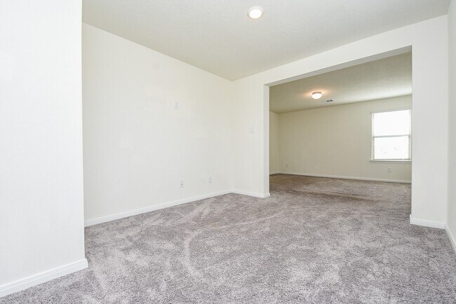 Building Photo - 15102 Darbydale Dr