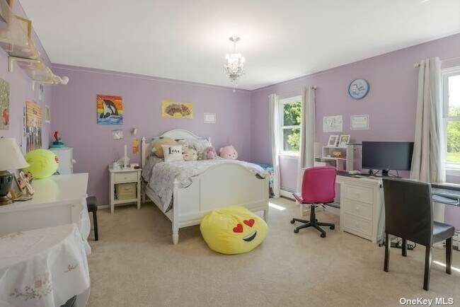 Building Photo - 2 Castle Ct