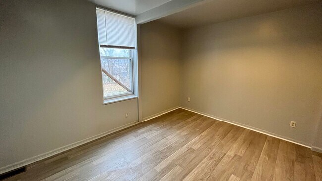 Building Photo - 212 Ophelia St