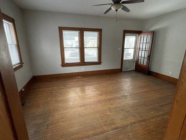 Building Photo - 205 Myrtle St