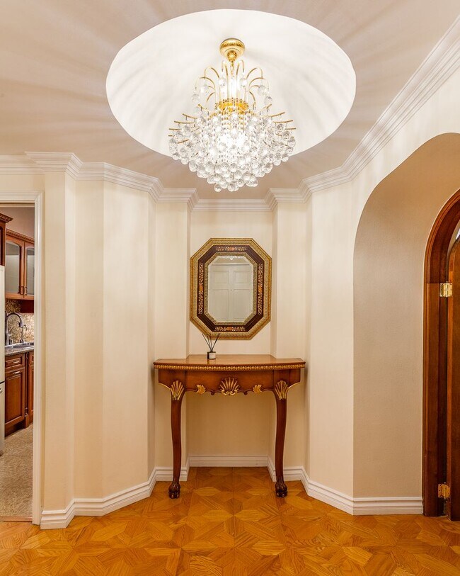 Building Photo - Stunning 2 Bed | 2 Bath Luxury Condo with ...