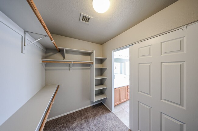 Building Photo - Welcome to this spacious 4 bedroom, 2.5 ba...
