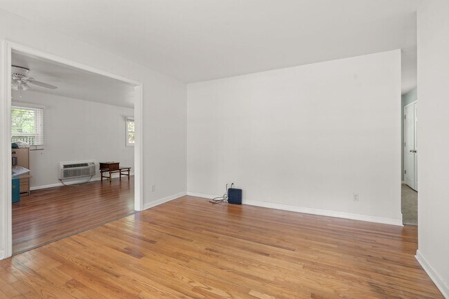 Building Photo - Ranch Three Bedrooms with Fenced in Yard Available April - Move in Ready!