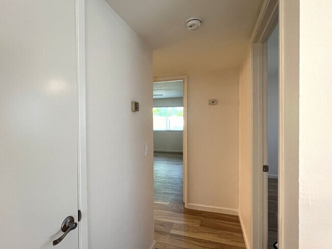 Building Photo - 107 Bond Ave