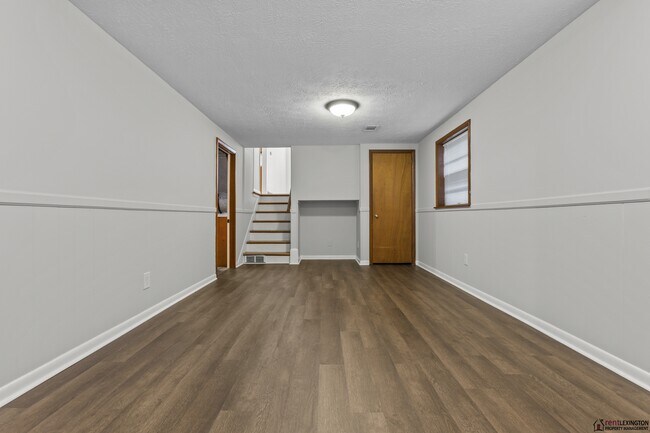 Building Photo - 2124 Violet Rd