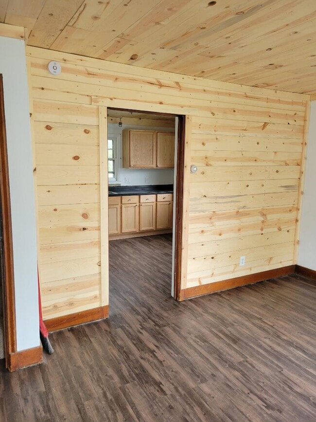 Building Photo - 416 Conro St