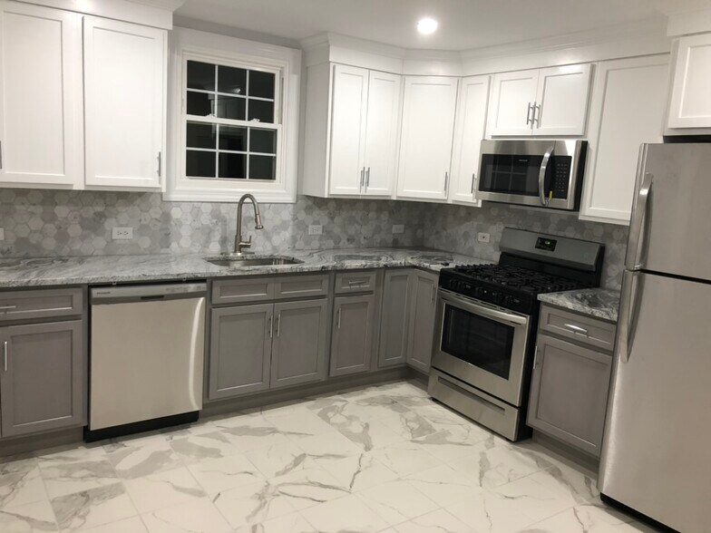 Kitchen - 16 Avenue E