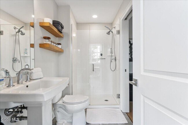 Building Photo - 77 Van Dam St