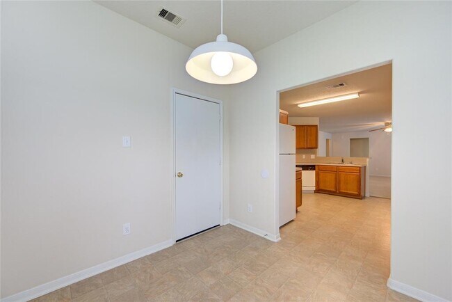 Building Photo - 3639 Barkers Crossing Ave