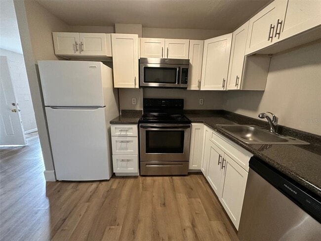 Building Photo - 657 NE Waldo Rd