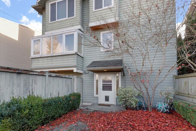 Building Photo - 3Bd/3Ba Seattle Townhome