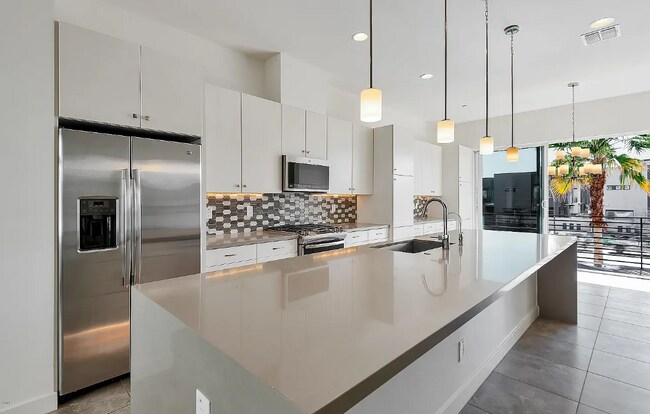 Building Photo - 6850 E McDowell Rd