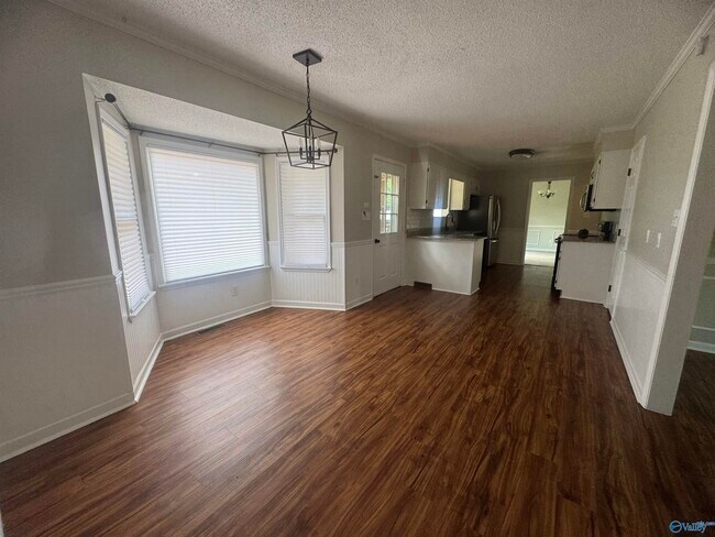Building Photo - 915 Highland Dr