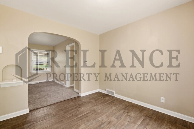 Building Photo - 571 S Roosevelt St