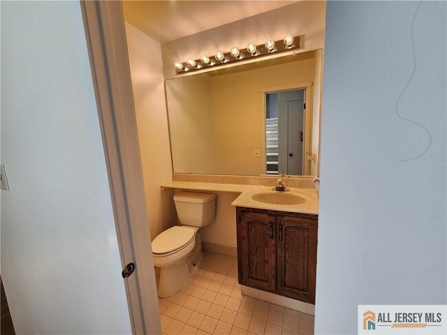 Building Photo - 254 Sayre Dr