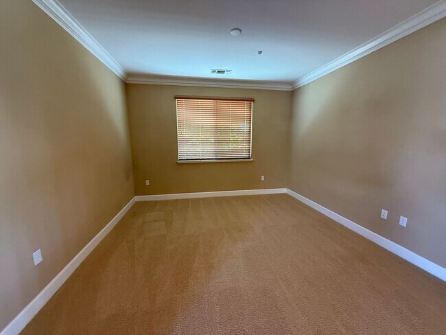 Building Photo - 3821 Cherry Pl