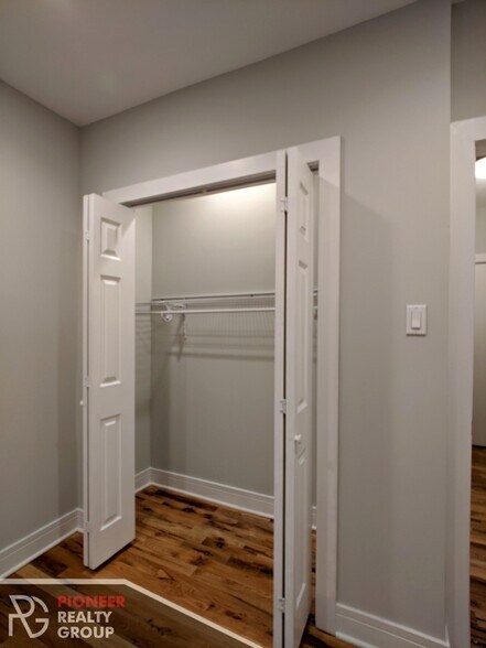 Building Photo - 4616 N Paulina St