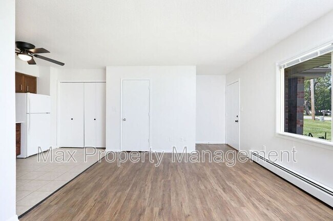 Building Photo - 530 Laurel St