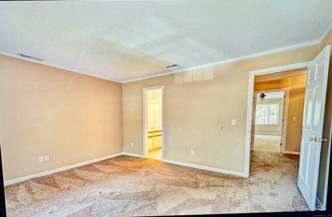 Building Photo - 136 Tunxis Village
