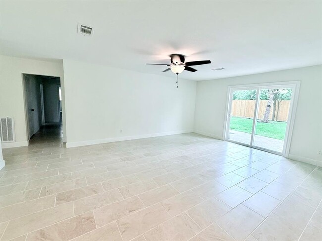 Building Photo - 6027 Beaudry Dr