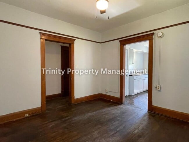 Building Photo - 103 Grove Ave