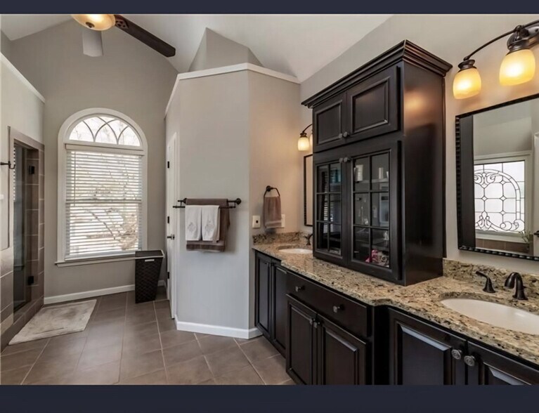 Building Photo - 343 Ironhill Trce