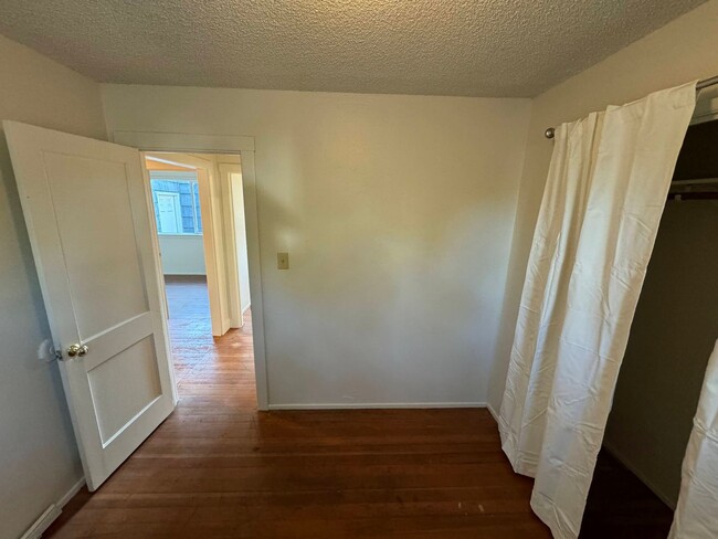 Building Photo - 3 Bedroom House Near UO Campus