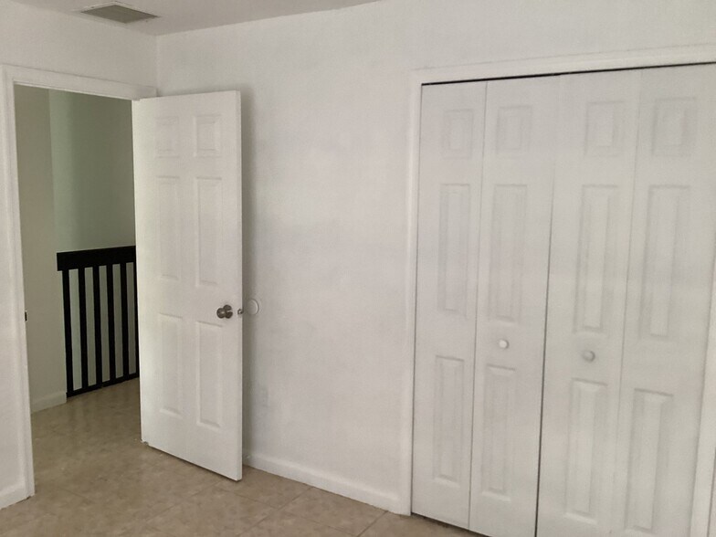 Building Photo - 2736 SE 15th Rd