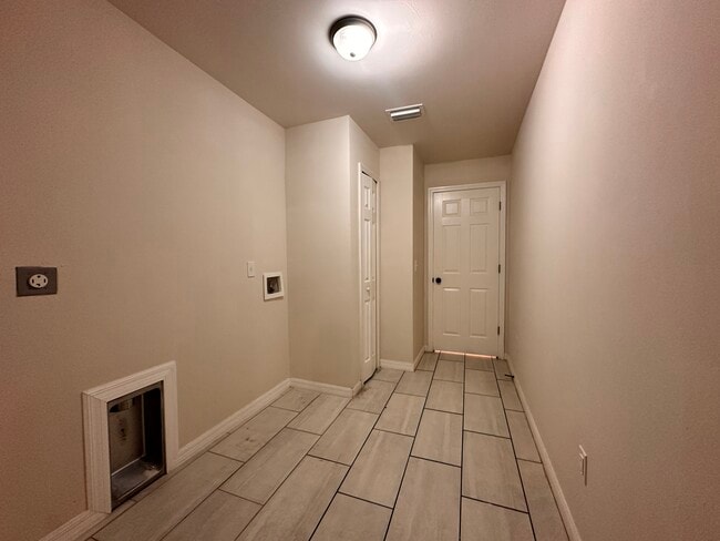 Building Photo - 318 NW 7th Pl