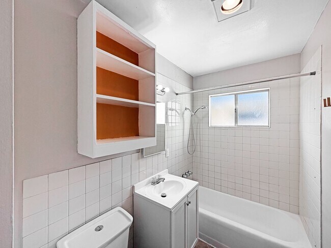 Building Photo - SD: 3BD/1.5BA Apartment in Normal Heights with Reserved Parking
